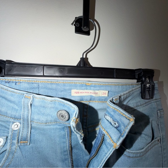 NWOT/NEVER WORN - Levi's Light Blue Bootcut Jeans - Picture 2 of 4